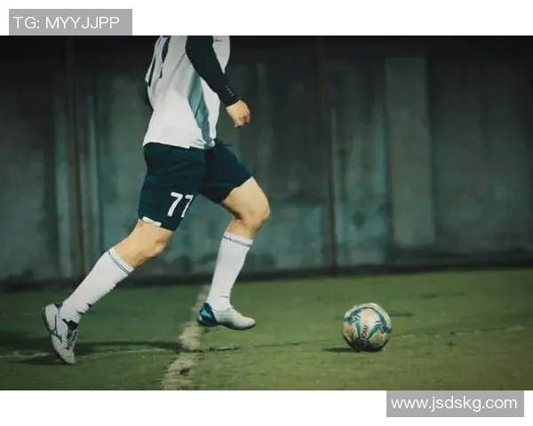 凯特足球球星拼搏历程展现坚毅精神激励无数年轻人追逐梦想