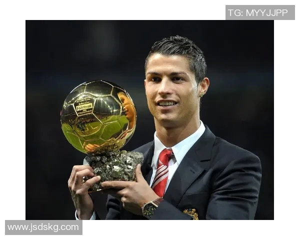 现役足球球星独占一城的传奇之路与球队深度融合分析